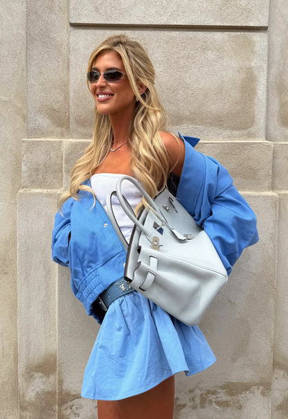 Minivestido de chica de moda