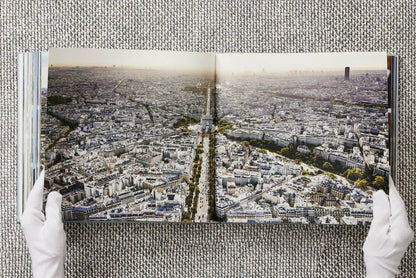 Christo & Jeanne-Claude Larc De Triomphe