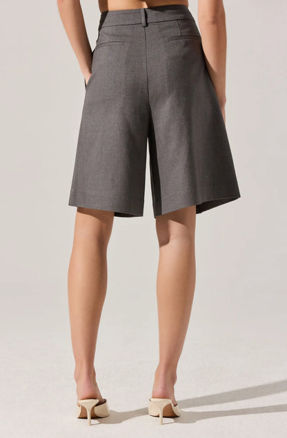 Bermudas plisadas a medida de Quillie